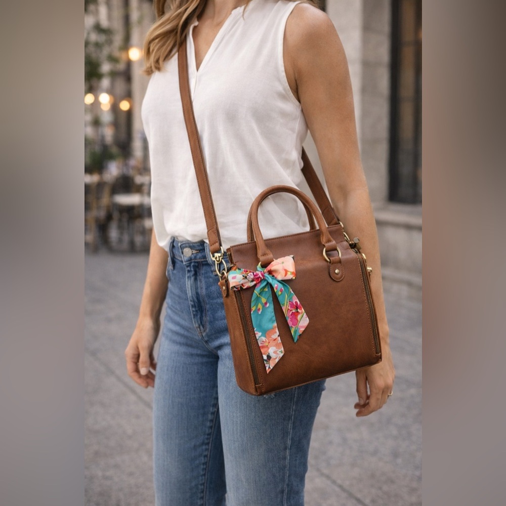 Cobbler Legend EUC Zip-Around Leather
Crossbody Satchel Multi-Compartment